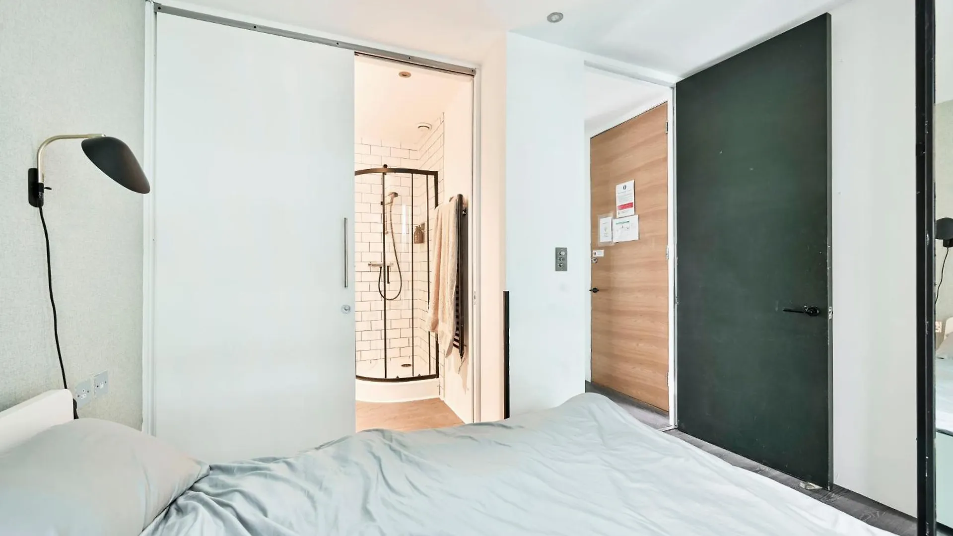 Bright Flat 1 Min To Tower Bridge - Green Views London 0*,  United Kingdom