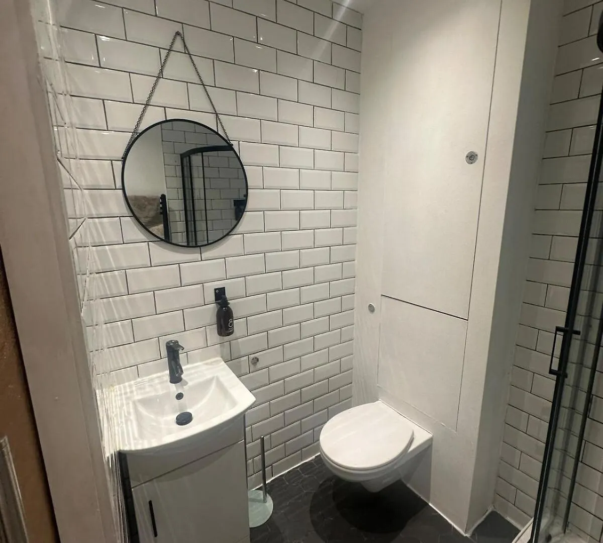 Bright Flat 1 Min To Tower Bridge - Green Views London 0*,  United Kingdom