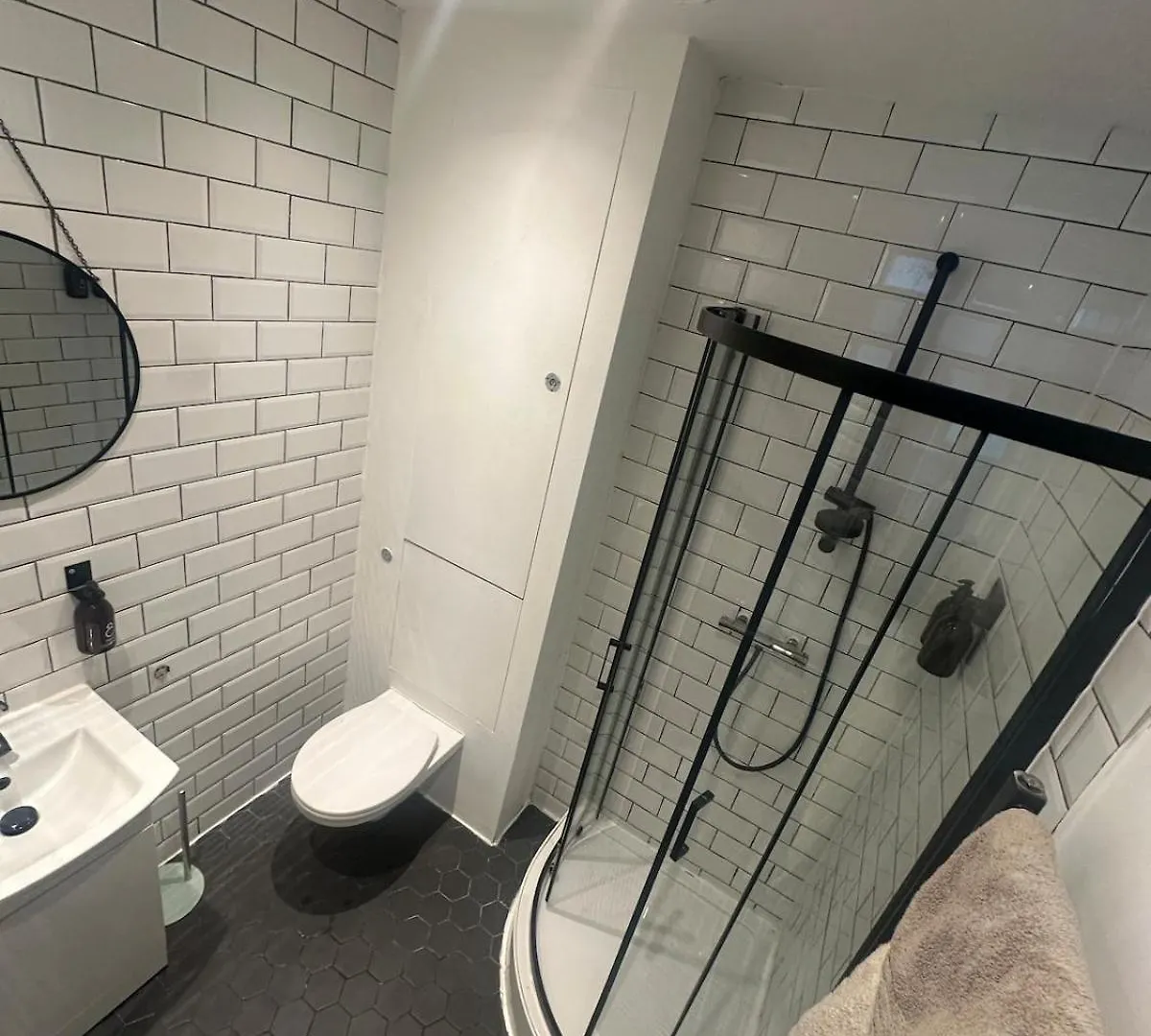 Bright Flat 1 Min To Tower Bridge - Green Views London United Kingdom