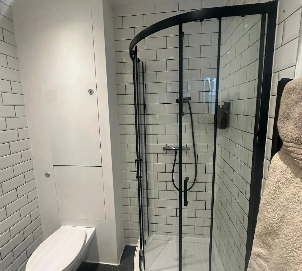 Apartment Bright Flat 1 Min To Tower Bridge - Green Views London