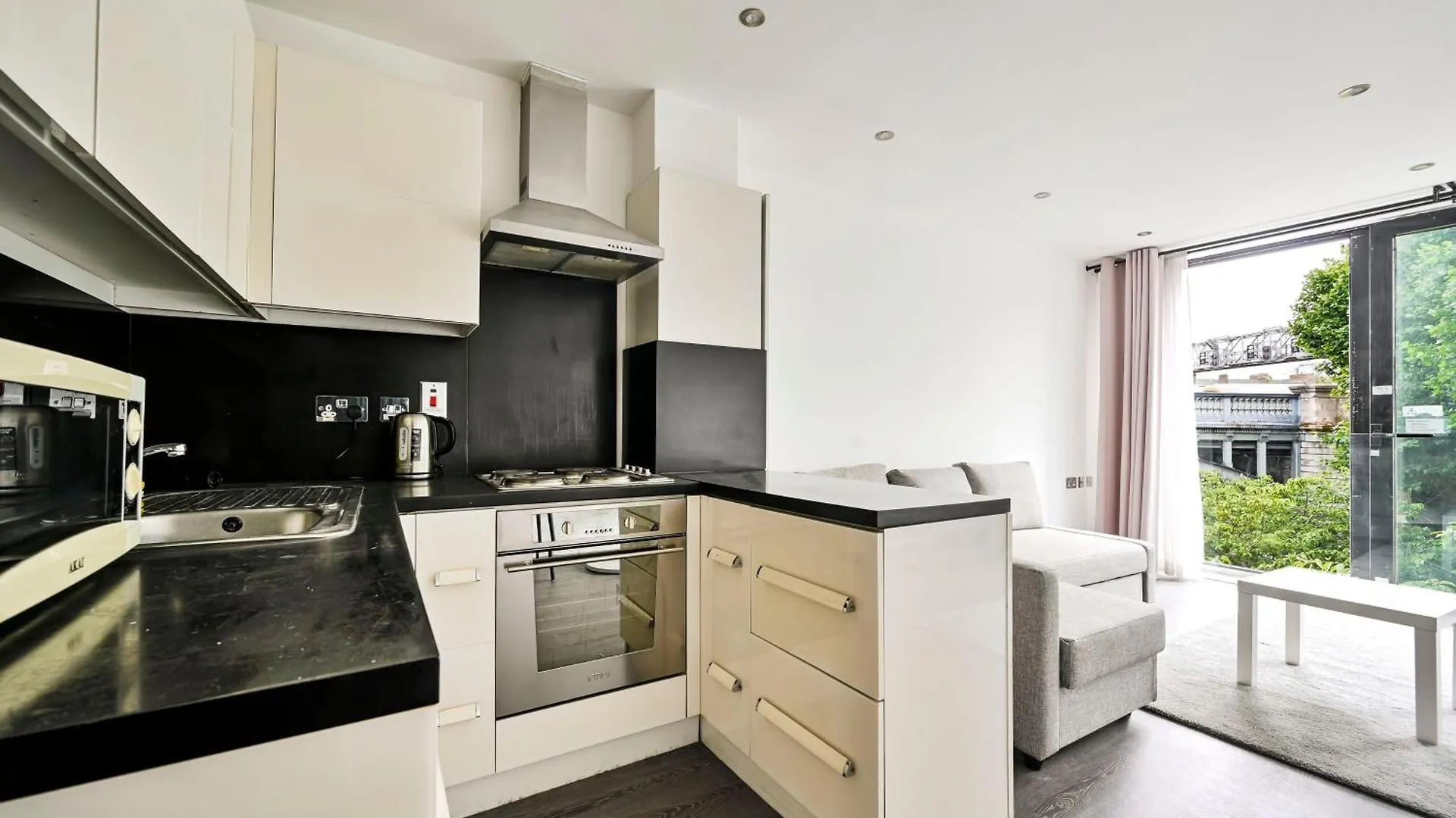 Bright Flat 1 Min To Tower Bridge - Green Views London Apartment