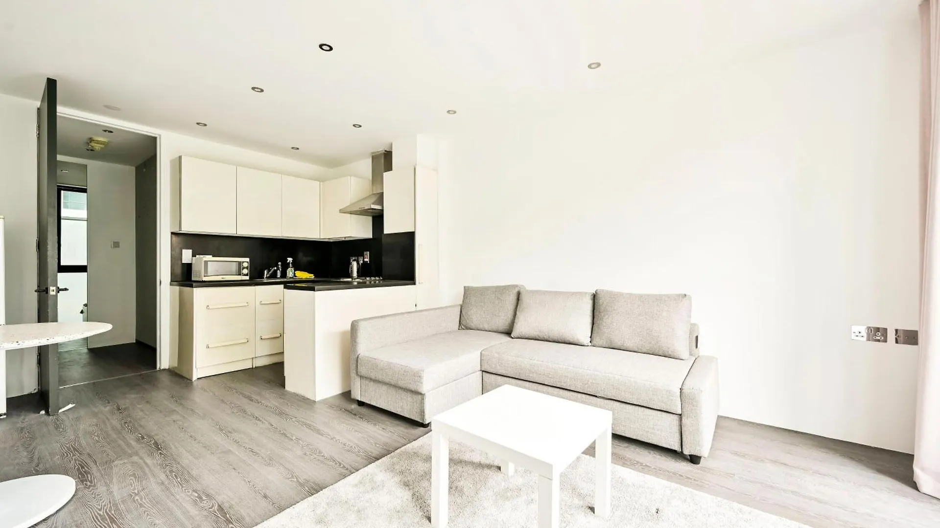 Bright Flat 1 Min To Tower Bridge - Green Views London United Kingdom